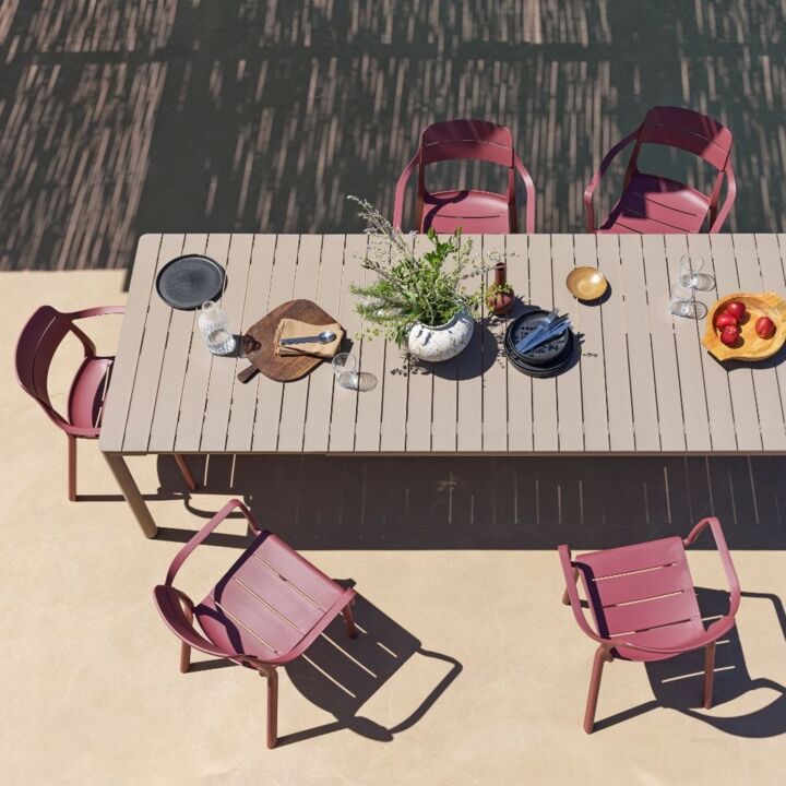 cassia-chaises-nardi-en-polypropylene-renforce-de-fibres-de-verre-avec-accoudoirs.jpg