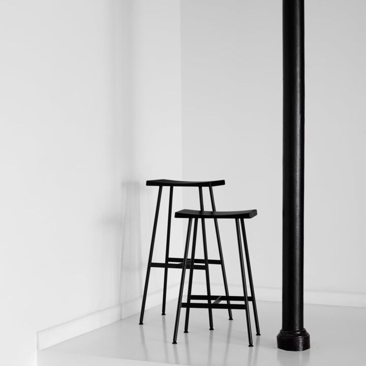 Andersen-Furniture-HC2-Barhocker-schwarz-Ambiente-1.jpg